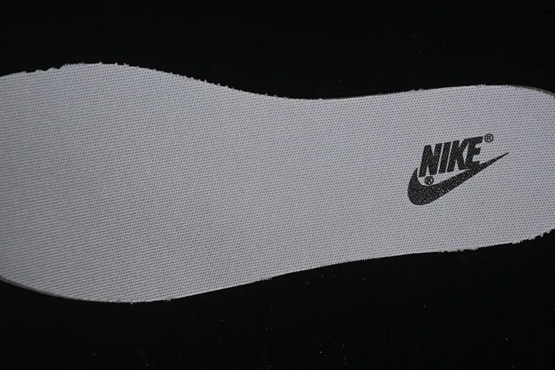 All categories Nk SB Dunk series Nk SB Dunk Low low-top sneakers Nike SB Dunk Low white, black and gray low-top casual sneakers IB3079-101